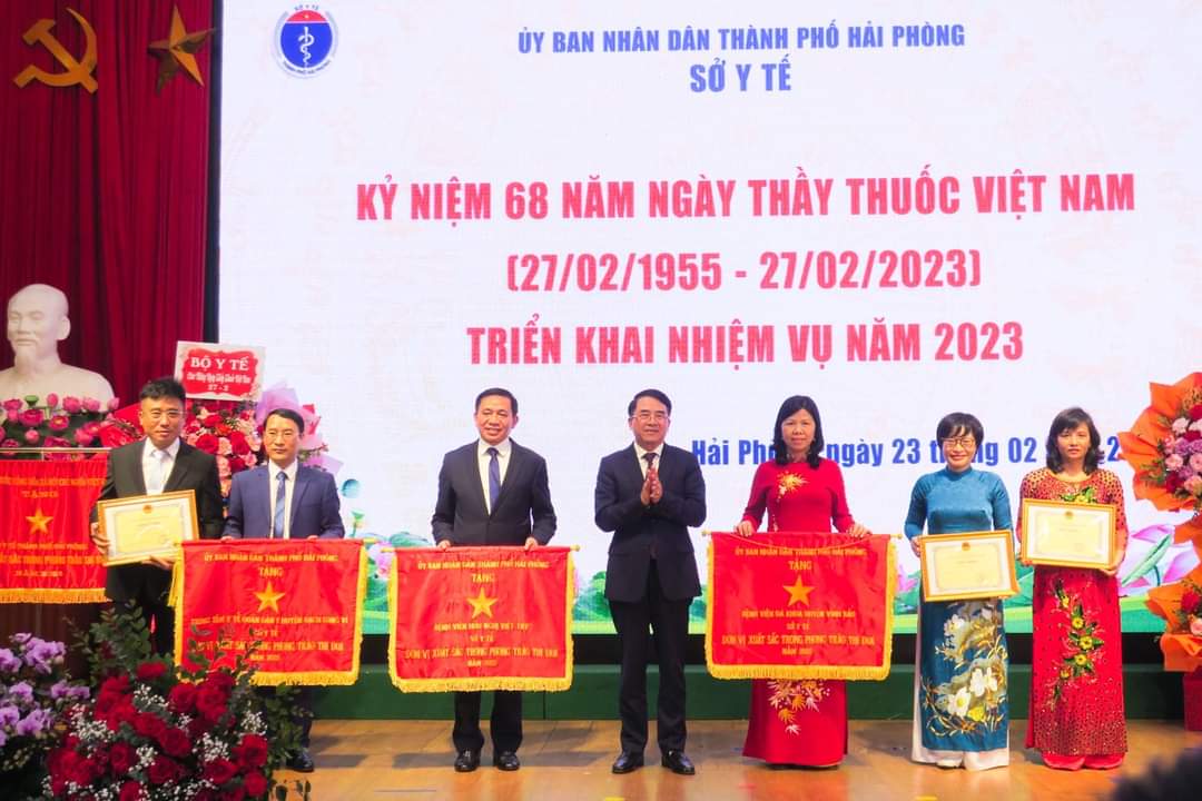 BỆNH VIỆN ĐA KHOA HUYỆN VĨNH BẢO VINH DỰ ĐƯỢC NHẬN CỜ THI ĐUA CỦA UBND TP. HẢI PHÒNG.